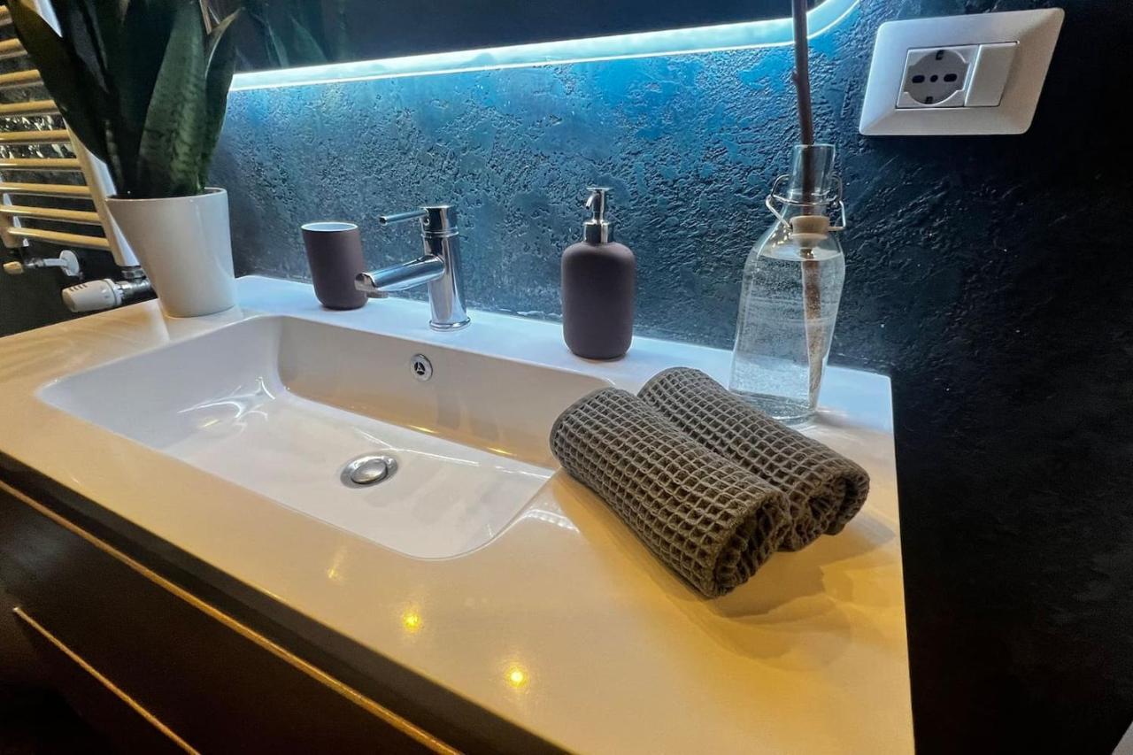 Ferienwohnung Prestigioso Trilocale Sui Navigli Con A/C & Wi-Fi Mailand Exterior foto